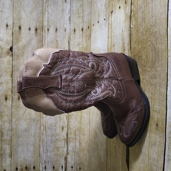 RODEO ROPERS - Picture 2 of 5